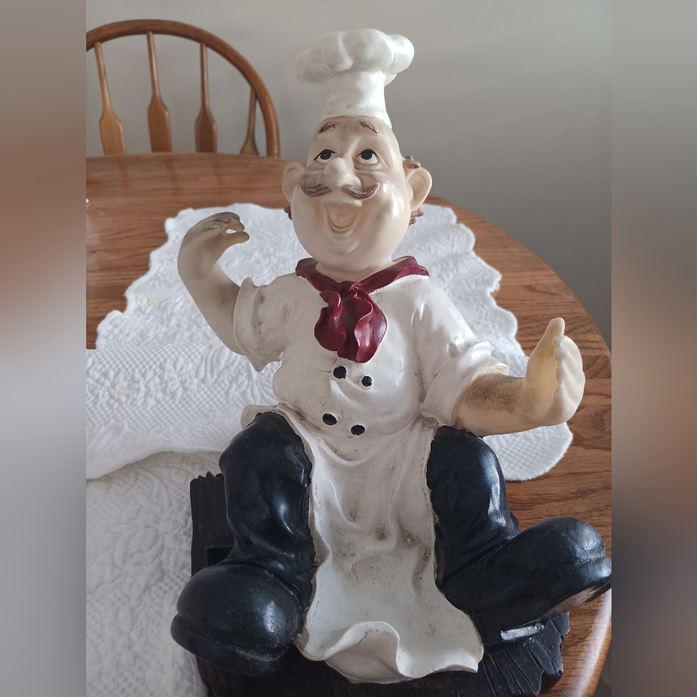 Italian Chef Wine Bottle Holder - Picture 2 of 6